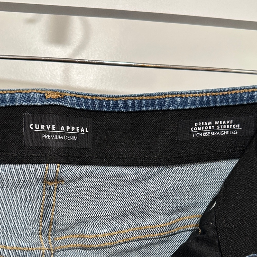 Plus Size High-Rise Women's Jeans in Medium Blue Wash; Curve Appeal Dream Weave - Picture 5 of 7